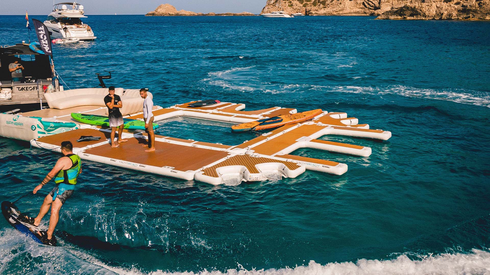 Luxus und Funktionalität vereint mit einer modernen aufblasbare dock für Superyachten