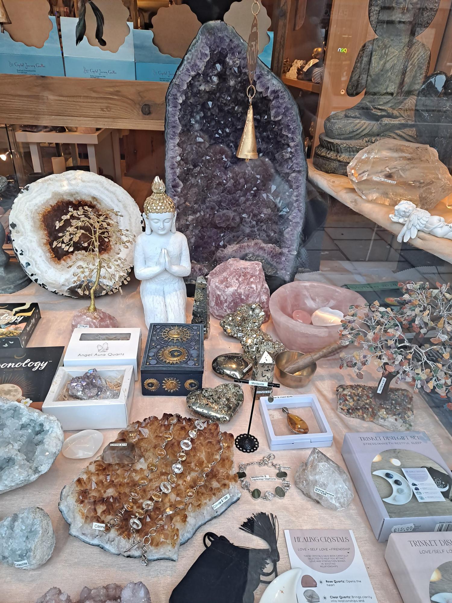 Dein Kristall Shop – CrystalScents’ magische Welt